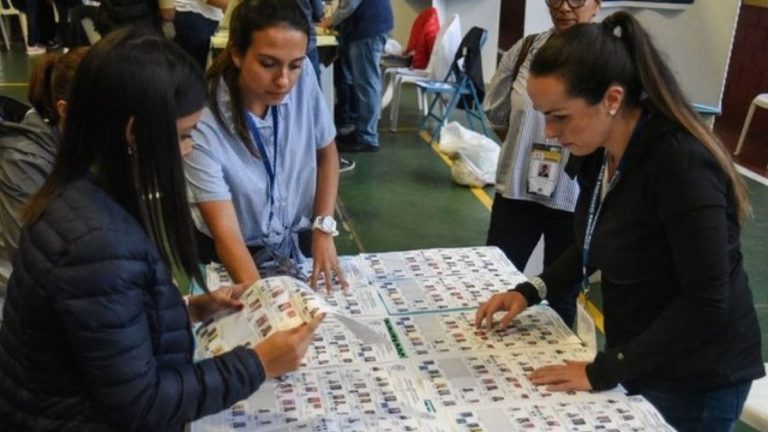 Ente electoral de Guatemala denuncia su área informática por fallos en conteo