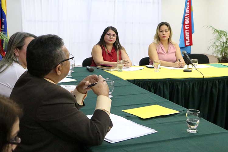 Gobierno y banca revisan solicitudes de casos socio productivos en Falcón