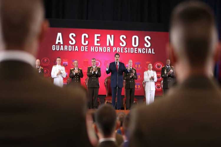 Maduro asciende a 375 militares de la Guardia de Honor y la DGCIM