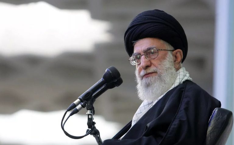 Jameneí reconoce que hubo muertos en las protestas en Irán pero no represión