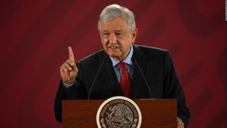 Presidente de México pide no exagerar con medidas autoritarias en tercera ola