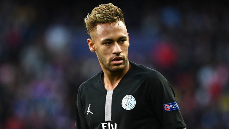 Justicia francesa archiva una denuncia contra Neymar por agredir a un aficionado
