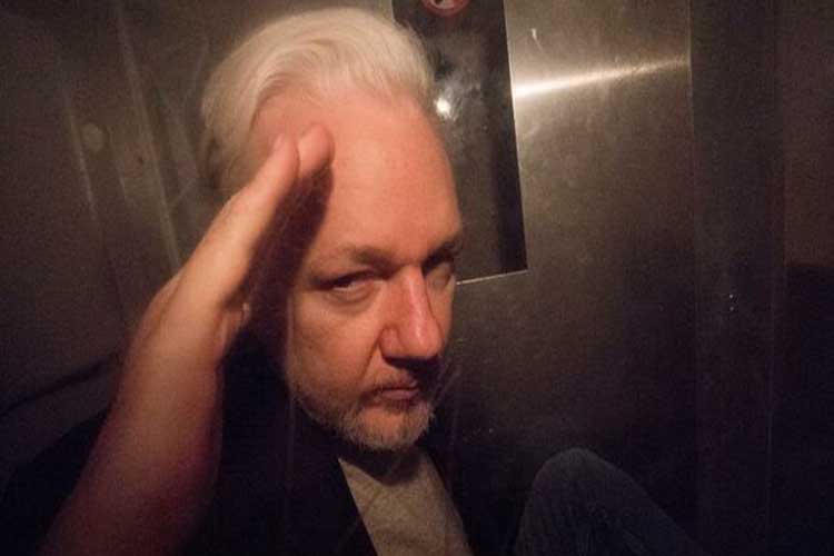 Assange tiene miedo de ser extraditado a EE.UU., dice informático sueco Bini