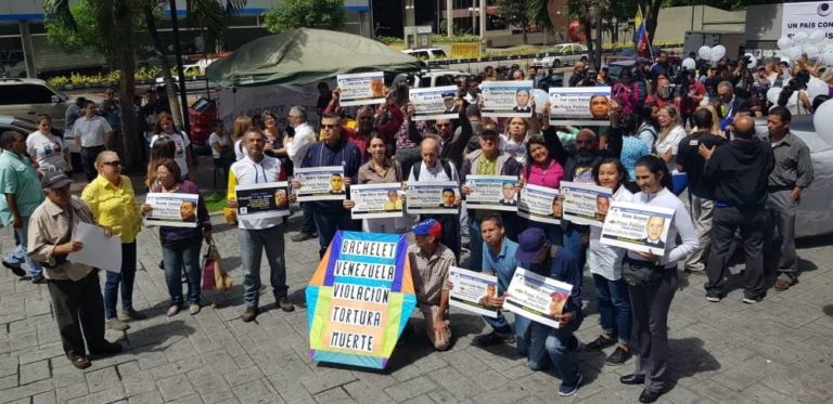 Ante la visita de Bachelet: Protestan en la sede de PNUB Caracas