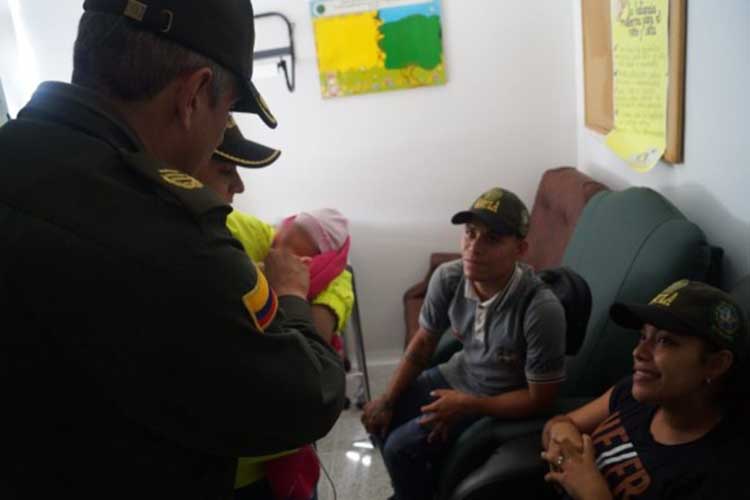 Rescatan a bebé de padres venezolanos que había sido raptada en Colombia (+Video)