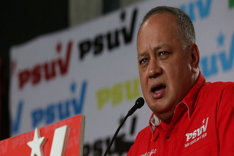 Cabello llama a Pompeo «incapaz» por no mantener unida a la oposición