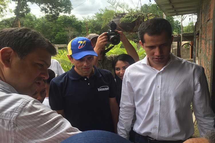 Capriles acompañó a Juan Guaidó durante recorrido por los Valles del Tuy