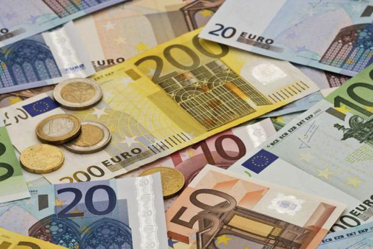 Tasa fija de cambio cerró este viernes en Bs 7.385,45 por euro