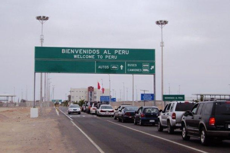 Chile niega ingreso a migrantes venezolanos en la frontera con Perú
