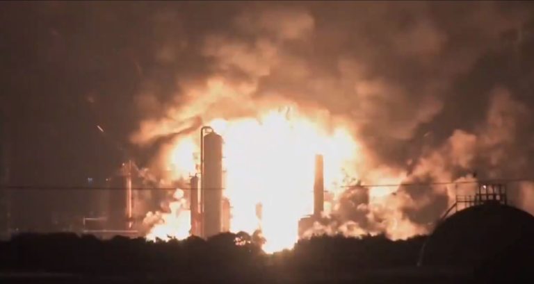 Una explosión provoca incendio en una refinería de Filadelfia