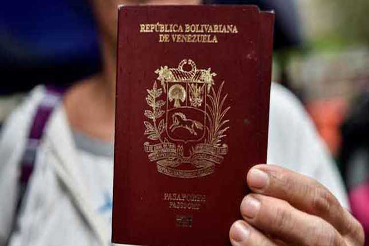 España aceptará pasaportes venezolanos vencidos para tramitaciones
