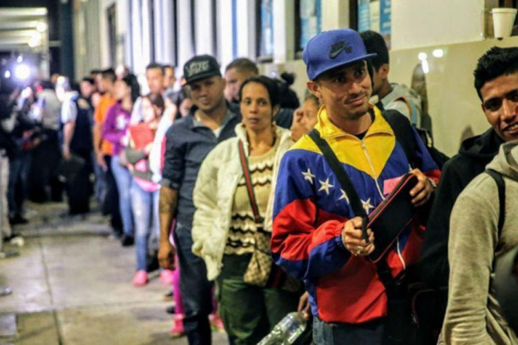 Unos 5.400 venezolanos entran a Perú antes de que les exijan visa