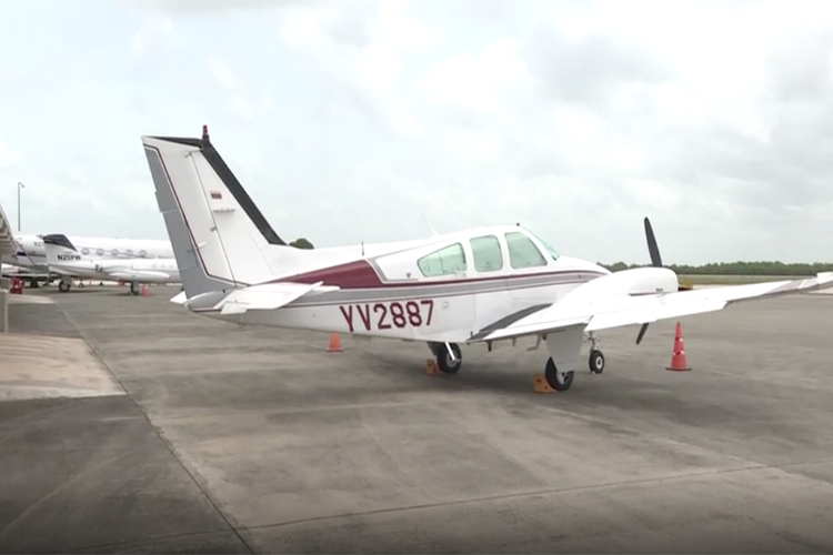 Autoridades dominicanas retienen más de 1,3 millones de dólares en avión venezolano