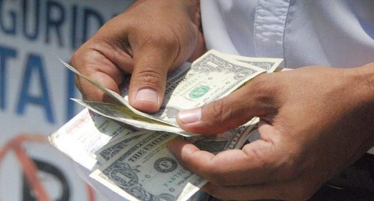 El 40% de las transacciones en Venezuela se pagan en dólares