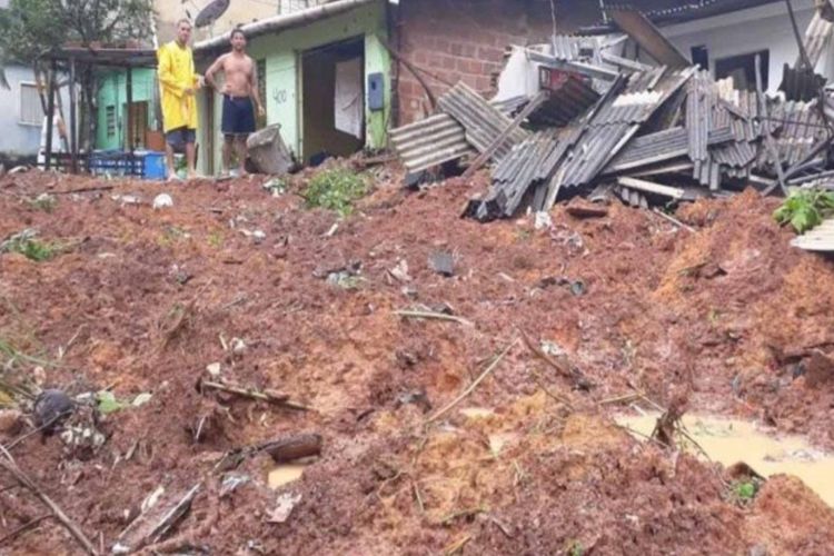 Intensas lluvias en Brasil dejan al menos 12 muertos