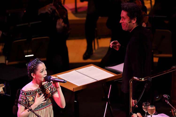 Venezolano Gustavo Dudamel y Natalia Lafourcade conquistan el Hollywood Bowl 