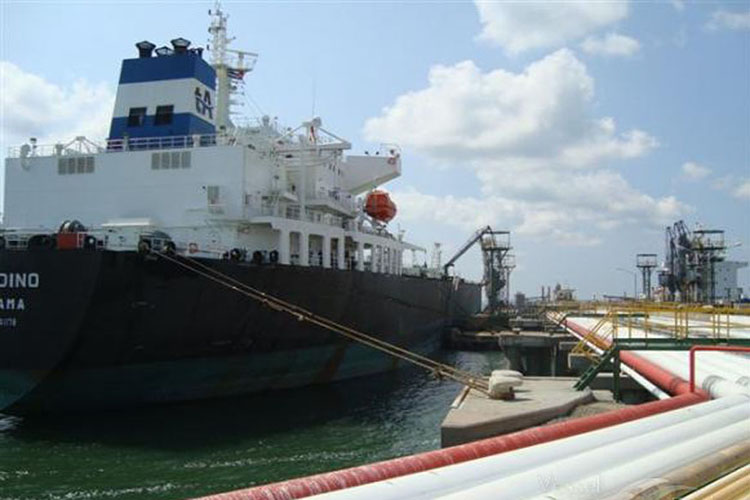 Anuncian la llegada de buque con más de 215 mil barriles de combustible al Zulia