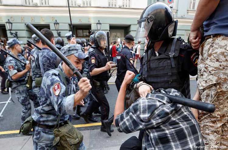 Casi 1.400 detenidos en una protesta en Moscú