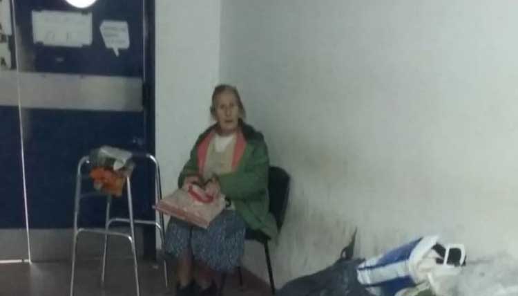 Argentina: Abuelita de 84 años duerme en un hospital porque su hija la echó de casa