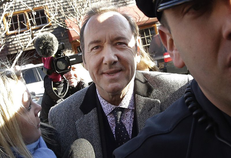 Joven desiste de demandar a Kevin Spacey por agresión sexual