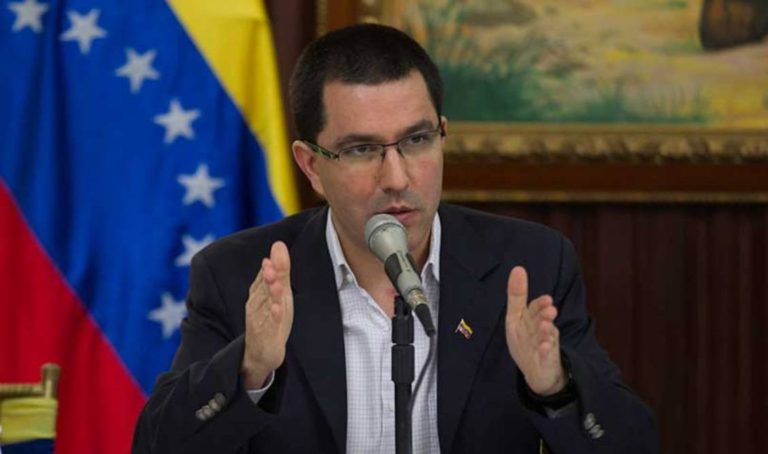 Arreaza calificó como una grosería la presión internacional sobre el diálogo