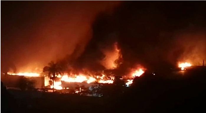 Se incendia empresa de Galletas Puig en Aragua