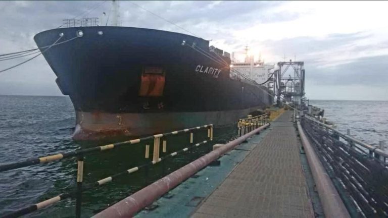 Arriba otro buque con 170 mil barriles de gasolina en el Zulia