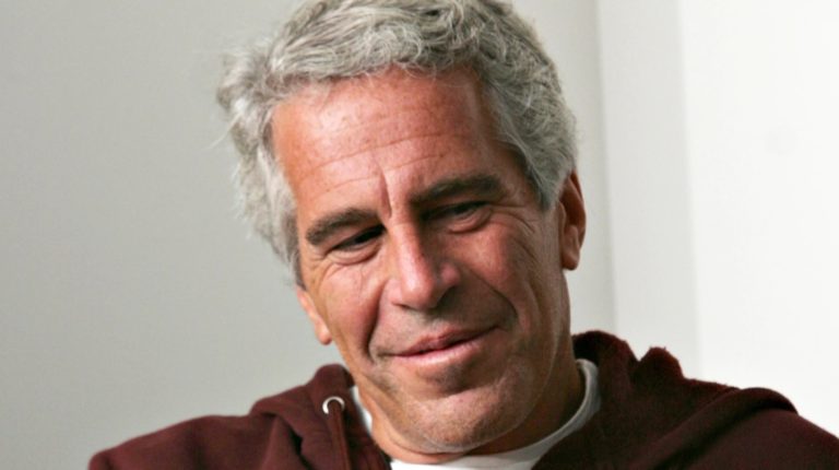 Fiscalía de EEUU acusa al magnate Epstein de crear red para abusar de niñas