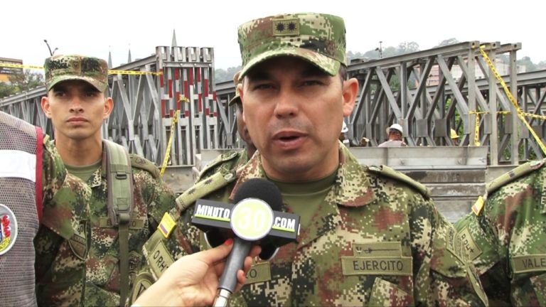 Gobierno colombiano retira a general del Ejército implicado en corrupción