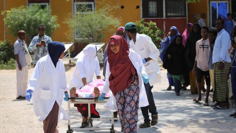 Once muertos y 15 heridos por un ataque cerca del aeropuerto de Mogadiscio