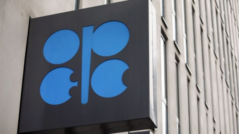 OPEP+ anuncia recorte de bombeo sin precedentes