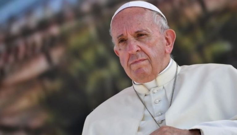 El papa pide escuchar el grito de los iraquíes que piden una vida pacífica