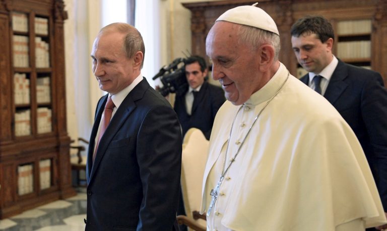 El papa y Putin se reunieron durante casi una hora en el Vaticano