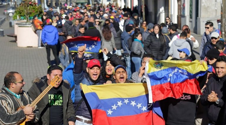Gobierno chileno prevé llegada de otros 300.000 venezolanos hasta el 2020
