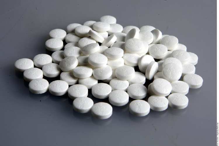 Estudio afirma que millones de personas deben dejar las aspirinas para males cardiacos