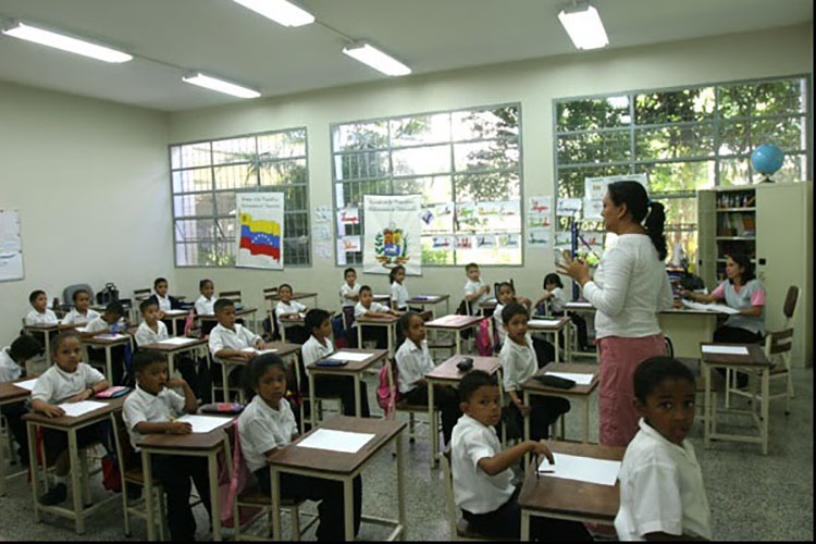 Expertos abogan por una modificación de la pedagogía educativa