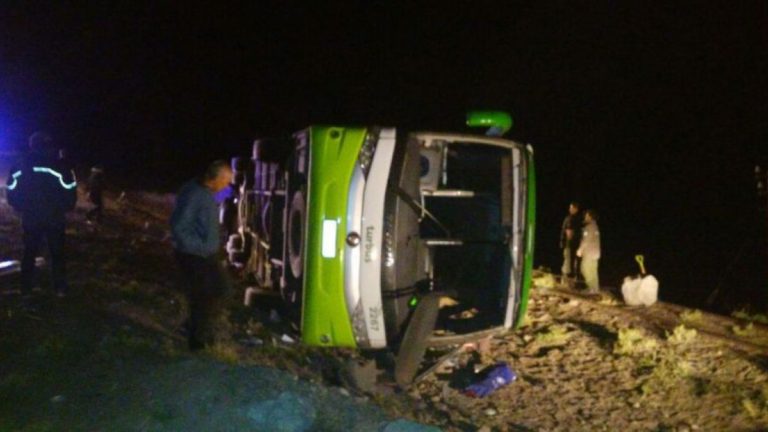 Al menos 13 muertos deja accidente de autobús en Argentina