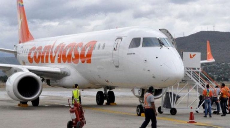 Avión inundando con aguas negras en Chile no le pertenece a Conviasa