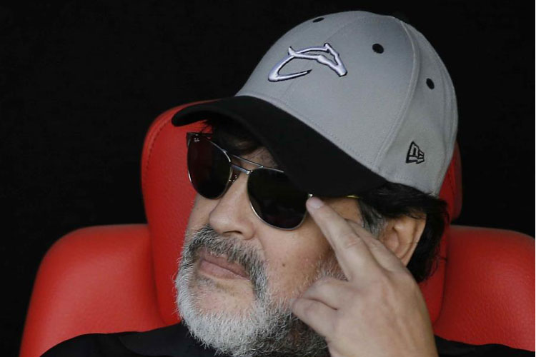 Operan con éxito a Diego Armando Maradona