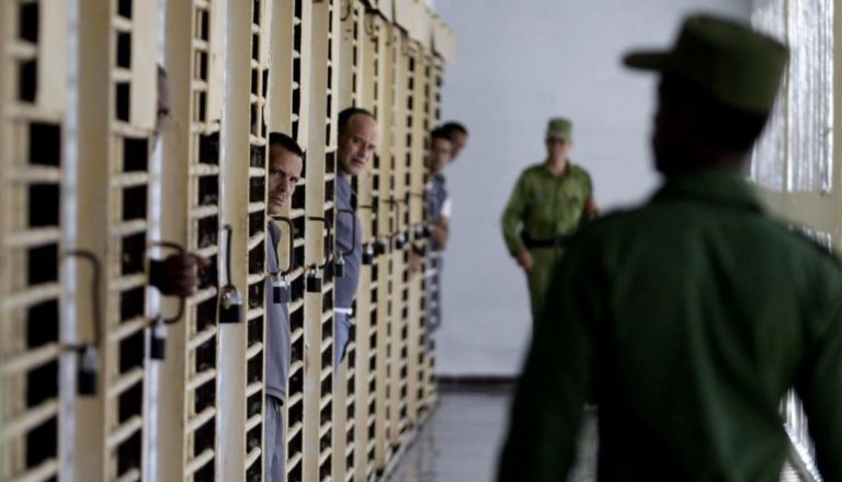 Gobierno cubano indulta a más de 2.600 presos