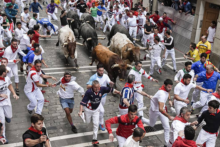 Tres personas fueron corneadas en corridas  de toro de festival de San Fermín en España