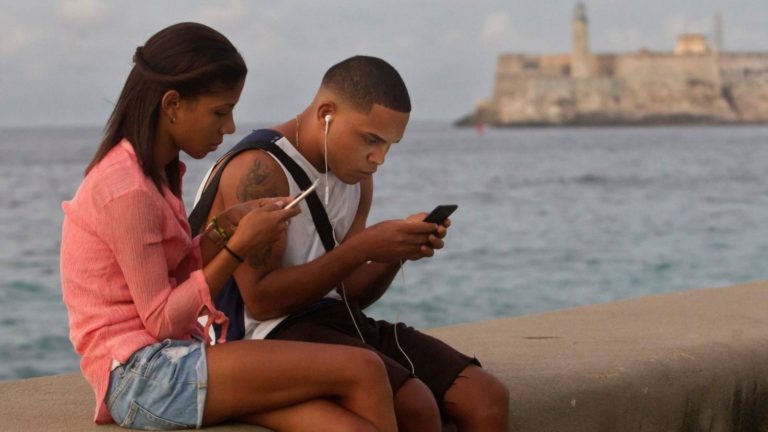 Las redes privadas en Cuba ya son legales, si acatan las «buenas costumbres»