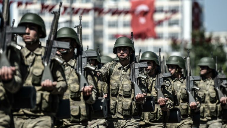 La Fiscalía turca ordena la detención de 137 militares por golpismo