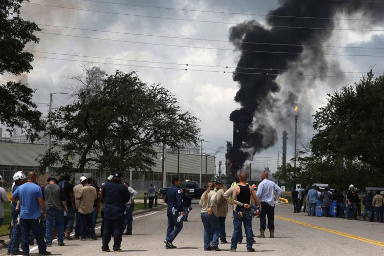 37 heridos tras un incendio en refinería Exxon Mobil en Texas