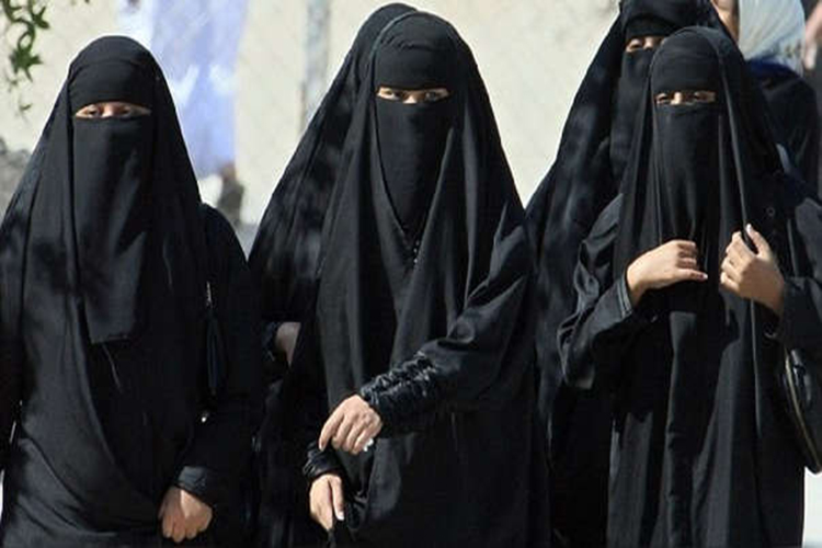 Arabia Saudí permitirá que mujeres viajen sin permiso de un hombre