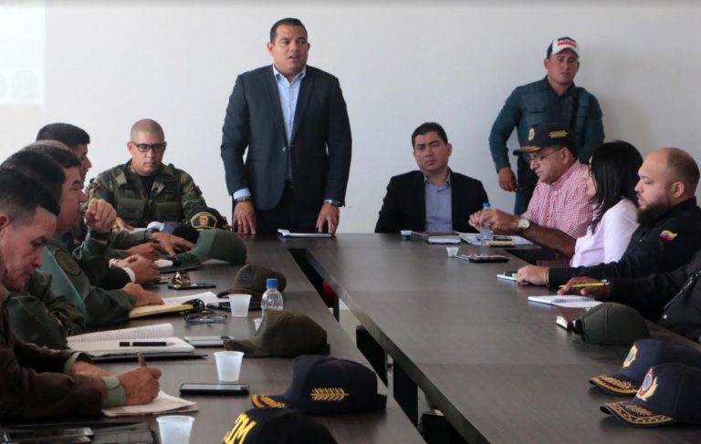 Gobernador de Falcón instruye reforzar seguridad en la costa oriental