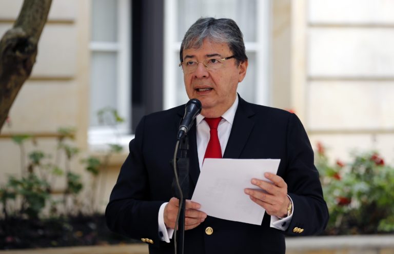 El ministro de Defensa de Colombia pide no equiparar militares con delincuentes