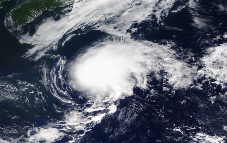 Una debilitada Chantal recorre el Atlántico Norte ya como depresión tropical