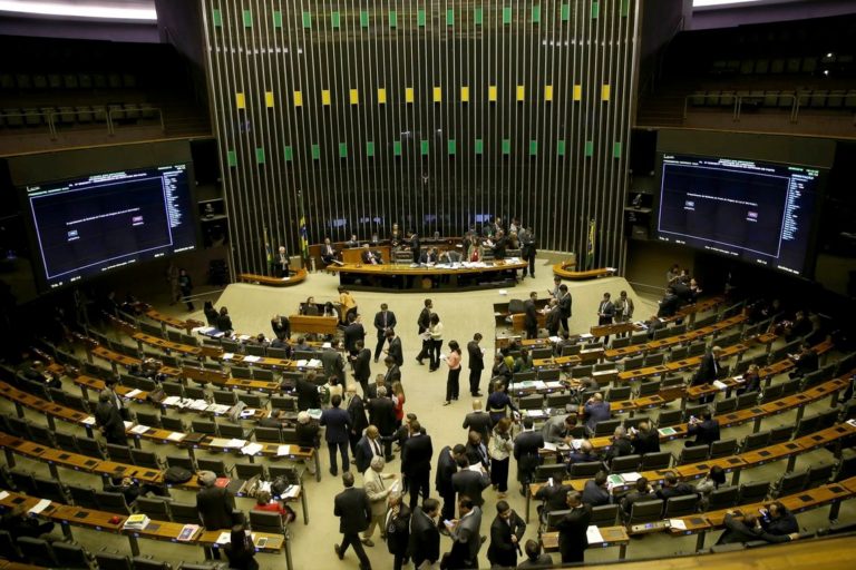 Cámara Baja brasileña aprueba en segunda instancia la reforma de jubilaciones