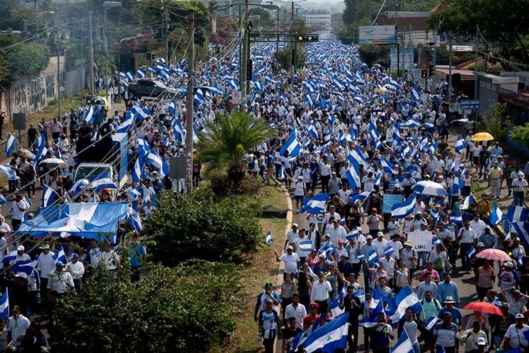 Oposición de Nicaragua llama dar golpe económico a Ortega con paro de autos